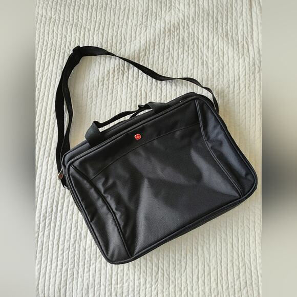 Swiss Tech Victorinox Messenger Bag EUC - Picture 1 of 6